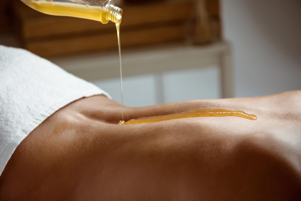 Therapeutic benefits of honey massage in Dubai
