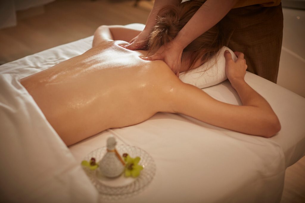 The Ultimate Guide to Oil Massage in Dubai: Relaxation Redefined